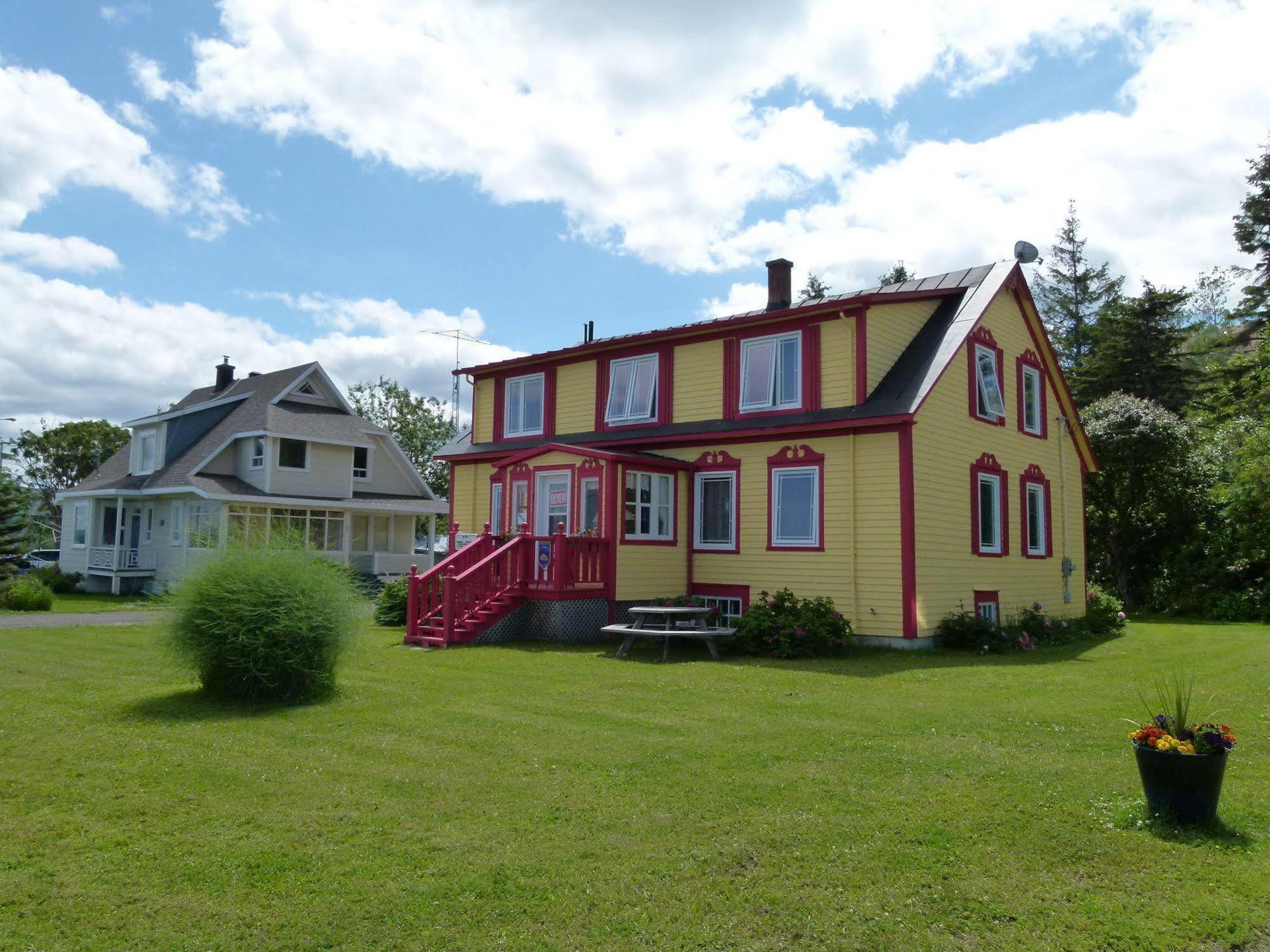 La Maison Entre Mer Montagnes Cap-Chat Exterior photo